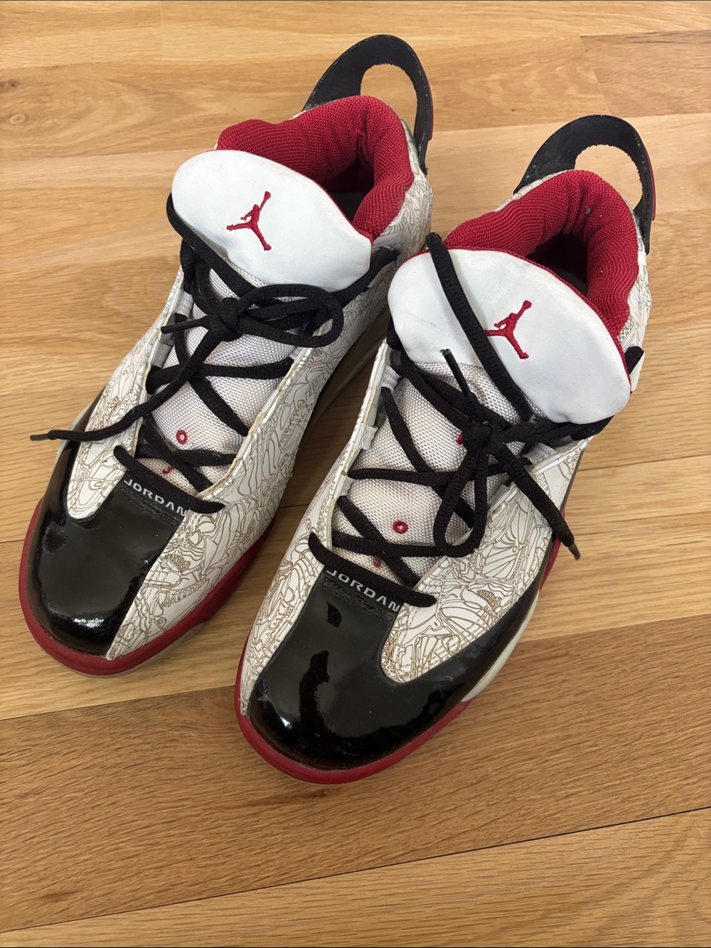 Jordan Low-Top Sneakers in White, Black & Red Size 9